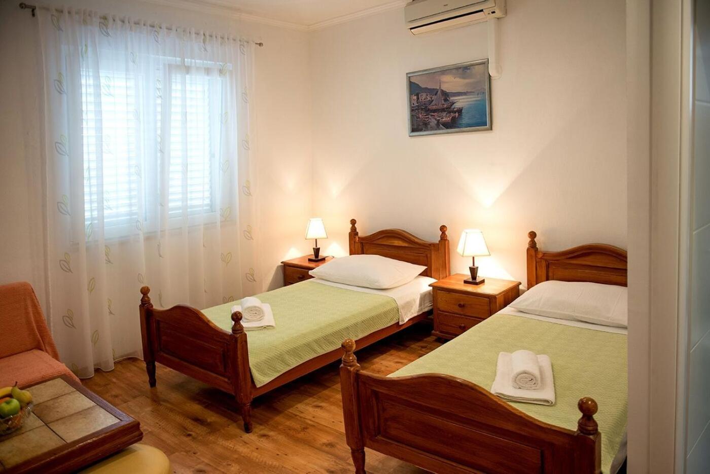 Apartments And Rooms Robi Podstrana Exterior photo